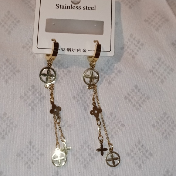 Monogram flower earrings - Picture 1 of 4